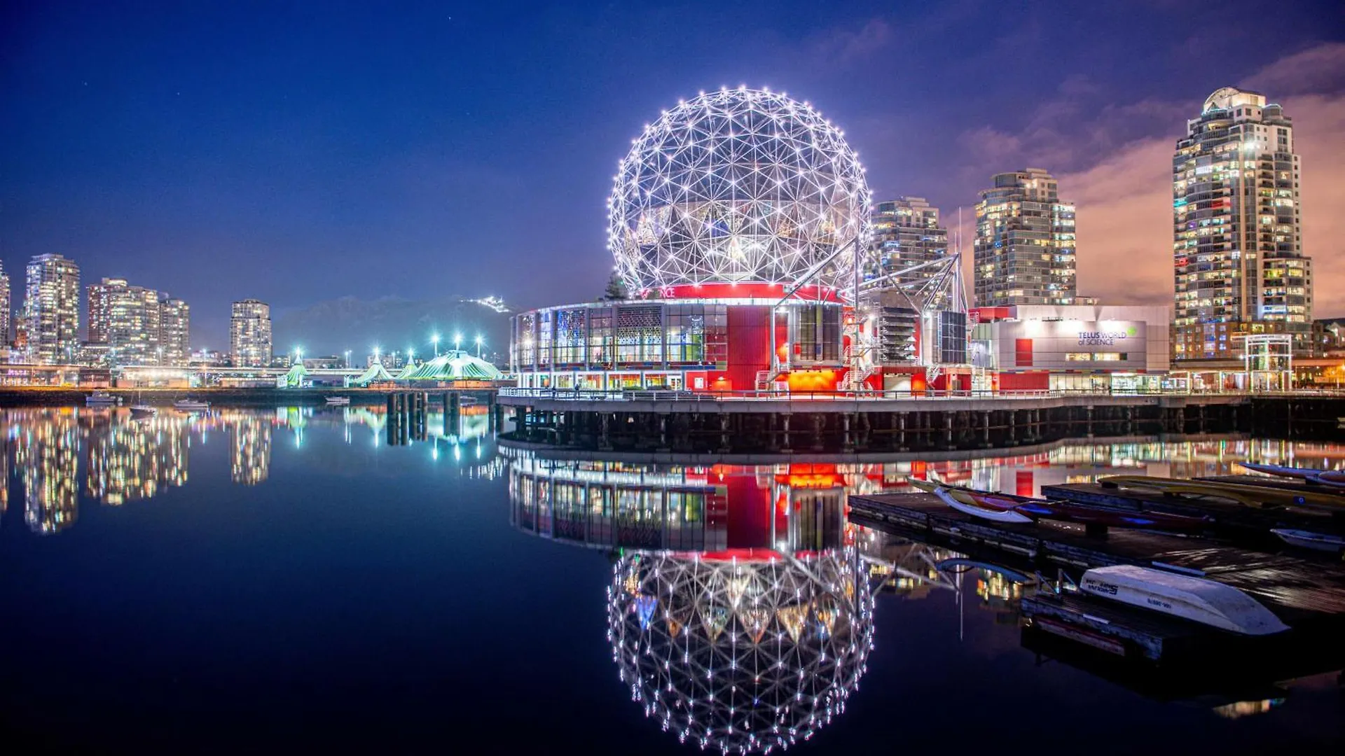 Downtown Mountain And City Views Vancouver Kanada
