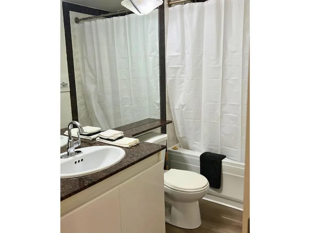Apartment Downtown Mountain And City Views Vancouver Kanada